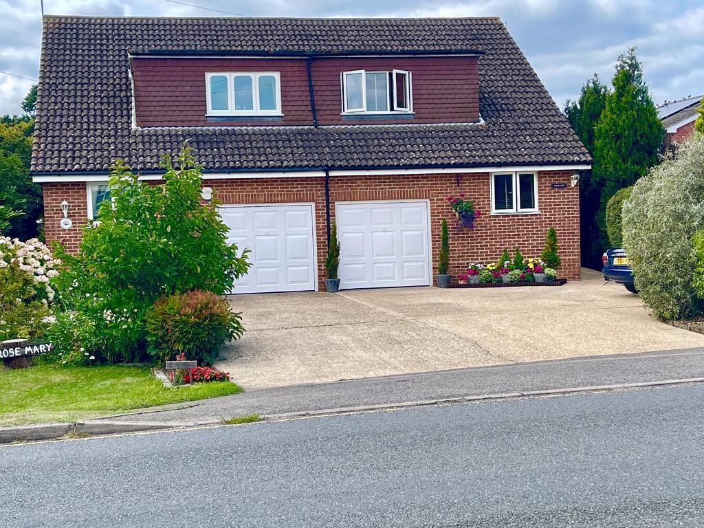 Reigate Road, Hookwood, Surrey, RH6 0AP